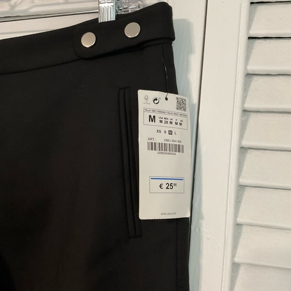 NWT Zara Black Shorts Sz M with Silver detailing, zipper with hook and bar close - Picture 4 of 4